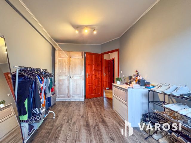Szép sorház a Toldi közben